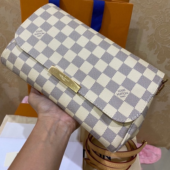 Louis Vuitton Handbags - Louis Vuitton favorite MM.